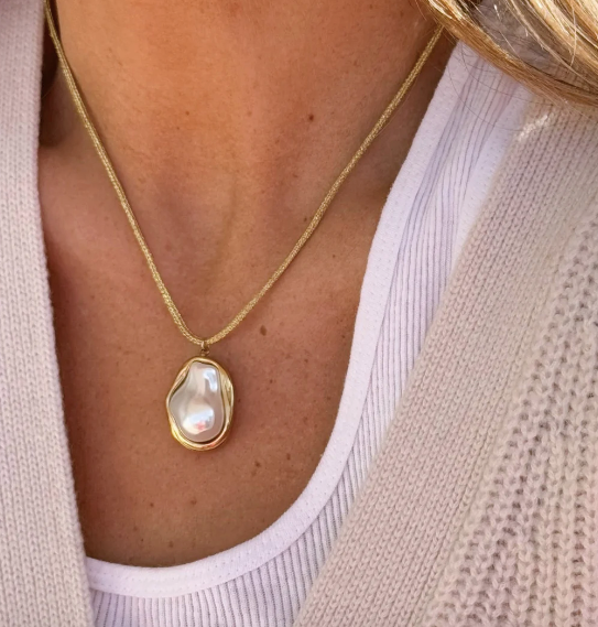 Pearl Bezel Strand